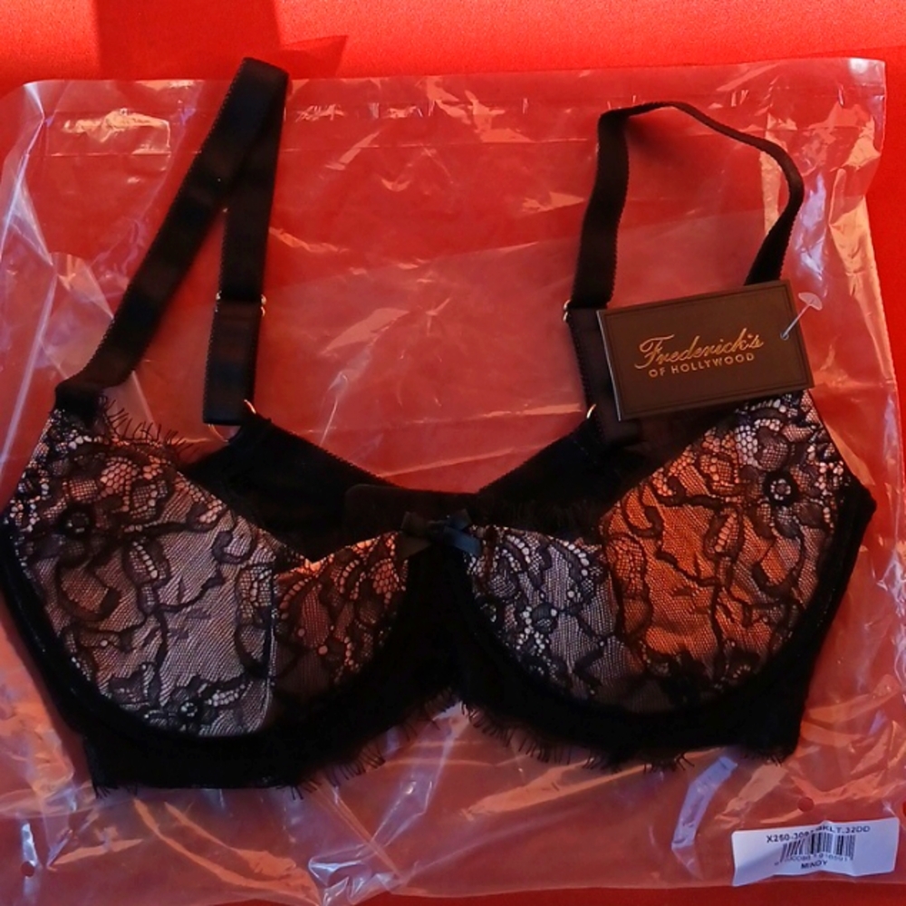 Frederick's of Hollywood black lace bra size 32DD